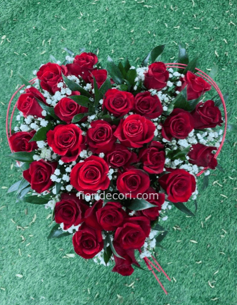 Cuore di rose colore rosso