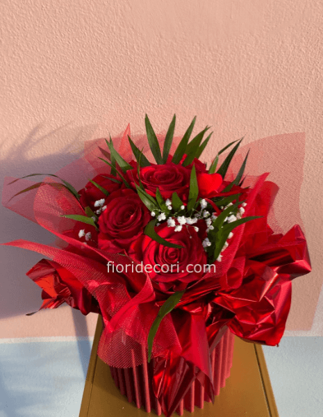 Box con sette rose rosse